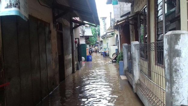 Ketinggian air 70 cm hingga dada orang dewasa.