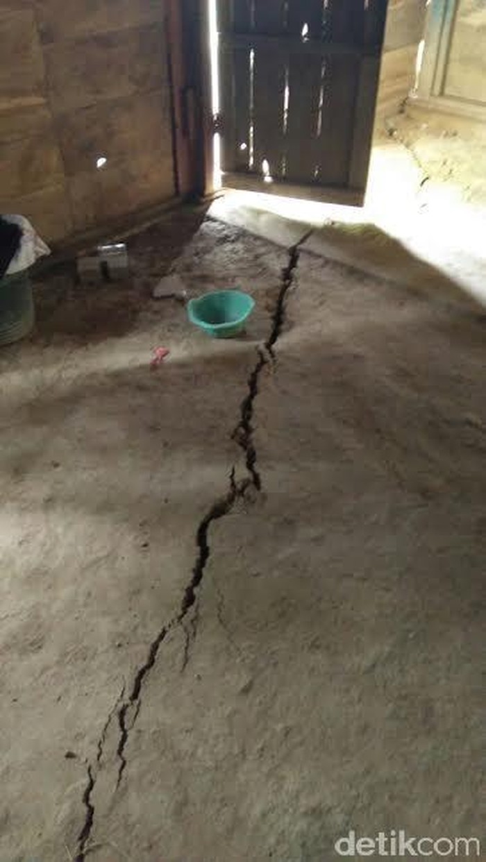 Fenomena Tanah Retak di Bojonegoro, Empat KK Mengungsi