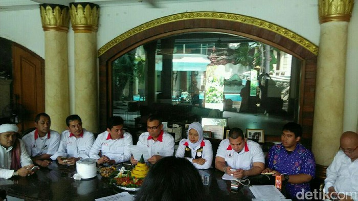 Potong Tumpeng, ACTA Syukuran Pemilih Lawan Ahok Lebih Banyak