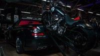 Mobil yang diberi nama Mercedes-Benz S-Class Black Kox ini tetap dibekali mesin yang sama dengan S350 yaitu mesin V6 3.5 liter bertenaga 268 daya kuda.