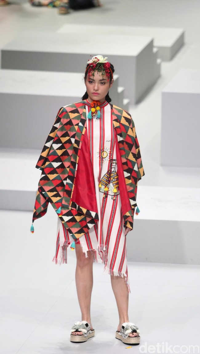 Koleksi Mel Ahyar mengangkat tema Pata Runa Indonesia Fashion Week 2017 di Jakarta Convention Center. Senayan. Jakarta. [Foto: Mohammad Abduh/Wolipop]