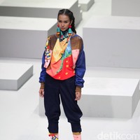 Koleksi Mel Ahyar mengangkat tema Pata Runa Indonesia Fashion Week 2017 di Jakarta Convention Center. Senayan. Jakarta. [Foto: Mohammad Abduh/Wolipop]