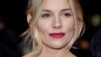 Sienna Miller juga beberapa kali menjalani adegan panas di film Factory Girl dan Live by Night. Foto: Pascal Le Segretain
