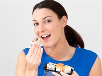 Cara Kita Makan Sushi Ternyata Sering Salah Total, Ini Kata Chef