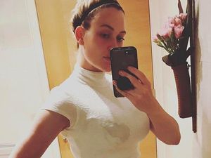 Saat Seorang Ibu Selfie dengan Bercak ASI yang Merembes ke Baju
