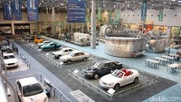 Sebelum menjadi salah satu perusahaan otomotif terbesar di dunia, Toyota tadinya adalah sebuah usaha kecil di Jepang yang bergerak dibidang tekstil. Pendirinya adalah seorang anak dari penjahit miskin bernama Sakichi Toyoda (Firdaus/detikTravel)