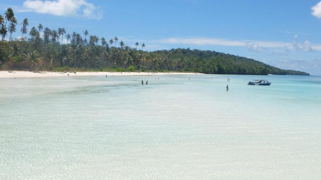 Lupakan Status Jomblo, Ayo Liburan ke 5 Pulau Cantik di Indonesia
