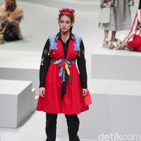 Koleksi Mel Ahyar mengangkat tema Pata Runa Indonesia Fashion Week 2017 di Jakarta Convention Center. Senayan. Jakarta. [Foto: Mohammad Abduh/Wolipop]