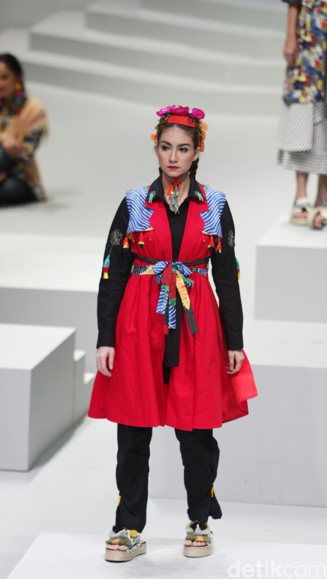 Koleksi Mel Ahyar mengangkat tema Pata Runa Indonesia Fashion Week 2017 di Jakarta Convention Center. Senayan. Jakarta. [Foto: Mohammad Abduh/Wolipop]