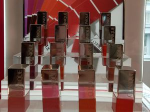 Clinique Rilis Lipstik Matte yang Mengandung Primer