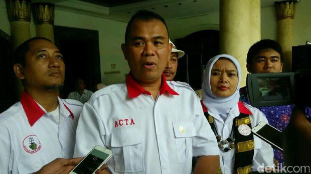 ACTA potong tumpeng / 