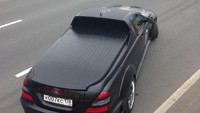 Kenyamanan mobil mewah itu diubah oleh seorang pria asal Rusia.