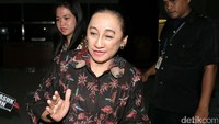 Sebelumnya, KPK juga sempat memanggil 4 hakim MK lainnya untuk bersaksi dalam kasus yang melibatkan eks hakim MK Patrialis Akbar itu. Keempatnya adalah Anwar Usman, Wahiduddin Adams, Manahan Sitompul, dan I Dewa Gede Palguna.