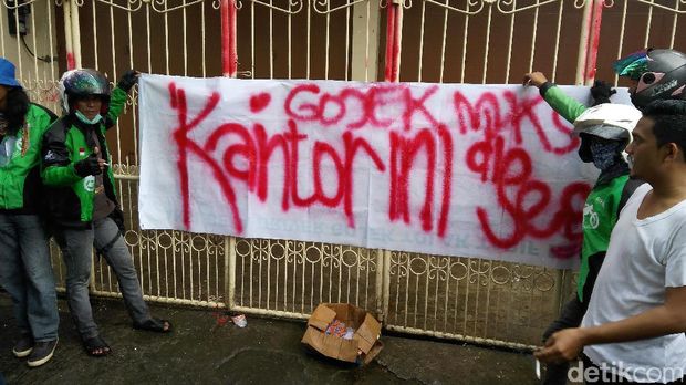 Massa Driver Go-Jek Makassar Demo Tuntut Ada Perbaikan Tarif Komisi