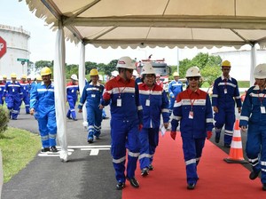 Jonan dan Rini Resmikan Proyek Pipa Minyak Kilang Balongan Rp 1,7 T