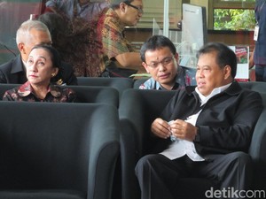 Kasus Patrialis, Ketua MK dan 3 Hakim Konstitusi Dipanggil KPK