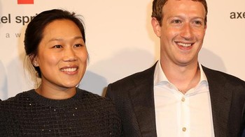Zuckerberg bisa memberikan tiap orang di Amerika Serikat dengan uang USD 100 dan masih memiliki lebih dari separuh kekayaannya yang senilai USD 67 miliar. Foto: Getty Images