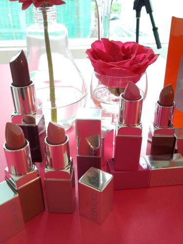 Clinique Rilis Lipstik Matte yang Mengandung Primer 