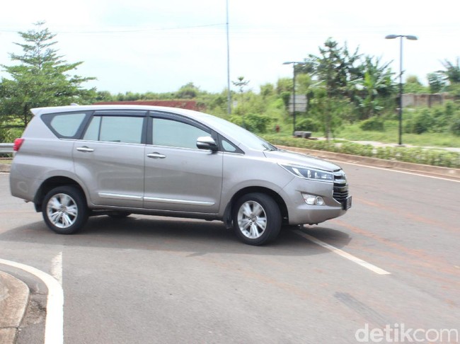 Merasakan Mewahnya Innova Diesel