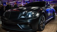 Namun, interior S-Class itu hadir dengan warna kontras dua nada yang mengombinasikan warna hitam dan oranye.