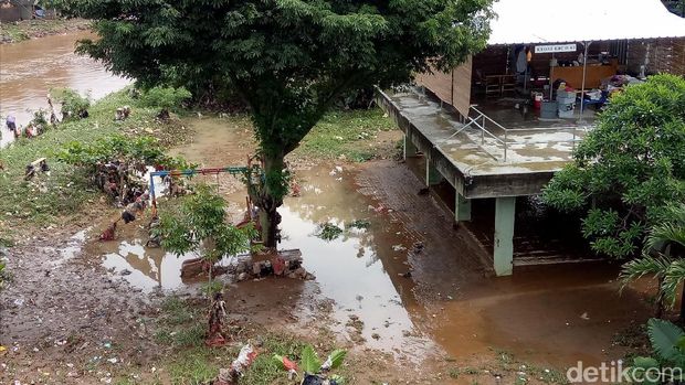 Cerita Banjir di Sanggar Belajar Dekat Bantaran Kali Ciliwung
