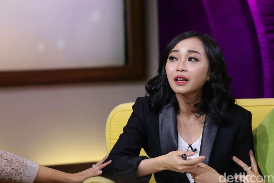 Rinni Wulandari, Calon Pengantin Kok Sedih?