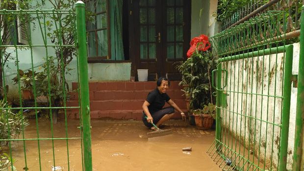 Namun, beberapa rumah masih terendam.