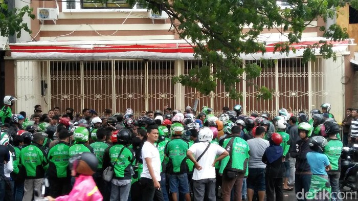 Massa Driver Go-Jek Makassar Demo Tuntut Ada Perbaikan Tarif Komisi