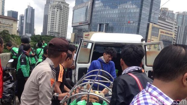 Driver Ojek Online Ditemukan Meninggal di Fly Over di Jaksel