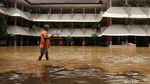 SMA 8 Bukit Duri Terendam Banjir