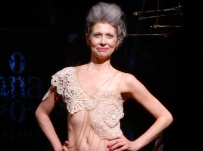 Ketika Survivor Kanker Payudara Jadi Model Lingerie di New York Fashion Week
