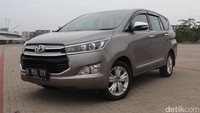 Toyota Kijang Innova mengisi empat besar dengan penjualan sebanyak 5.177 unit. Foto: Rangga Rahadiansyah
