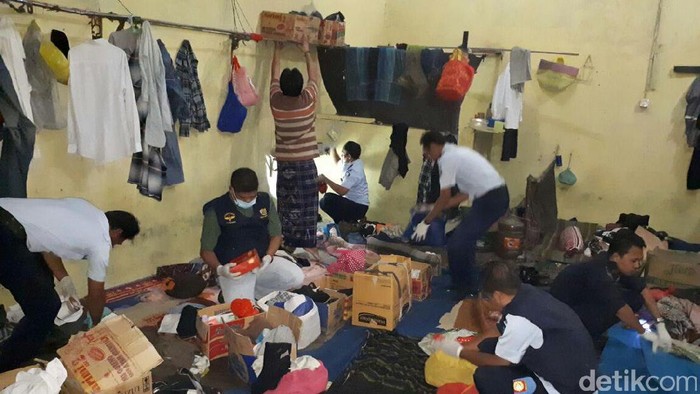 Ponsel, Alat Judi, hingga Gergaji Ditemukan di Lapas Mojokerto