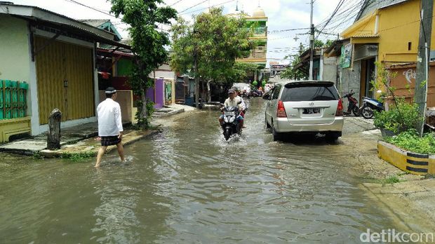 Sejumlah Ruas Jalan di Koja Jakut Masih Tergenang
