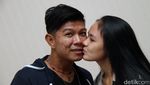 Throwback! Ini Foto-foto Kemesraan Andhika Mahesa dan Istri