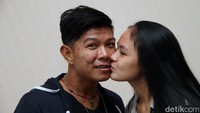 Mereka terlihat sangat mesra saat itu. Pool/Gus Mun/detikFoto.