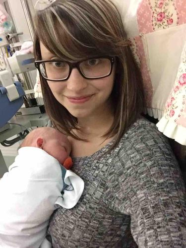 Bayi dengan Usus Terburai ini Bertahan Berkat Operasi di Usia Beberapa Jam