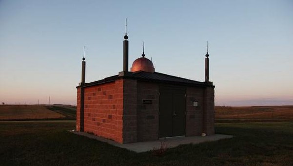 Terletak di kota kecil bernama Ross, di pedalaman North Dakota, ada sebuah masjid bersejarah. Masjid ini dipercaya sebagai masjid tertua di Amerika Serikat (Revert To Islam/Facebook)