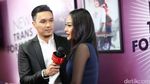 Saat Siti Badriah Sibuk dengan Ponselnya di Trans TV