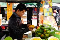 Belanja di PKL, bayar pakai non tunai