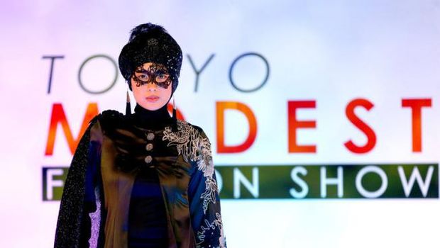 Ketika Model Berhijab Eksis di Fashion Show Kanye West Hingga Brazil