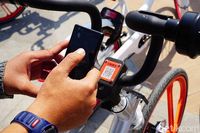 Bayar Share Bike via aplikasi smartphone