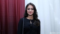 Ketika difoto kamera detikHOT tanpa filter pun dia secantik di medsosnya. Nggak nipu. Foto: Hanif Hawari/detikHOT