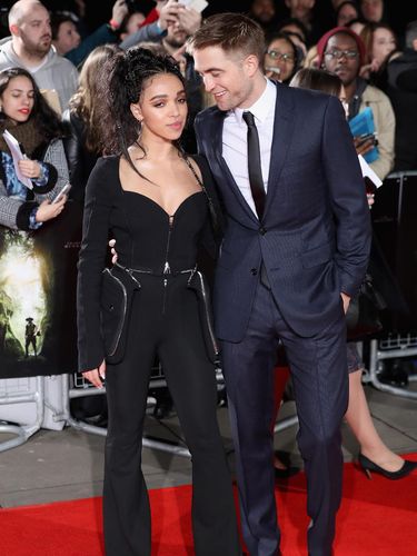 Robert Pattinson Batal Kawin karena Selingkuh dengan Katy Perry?