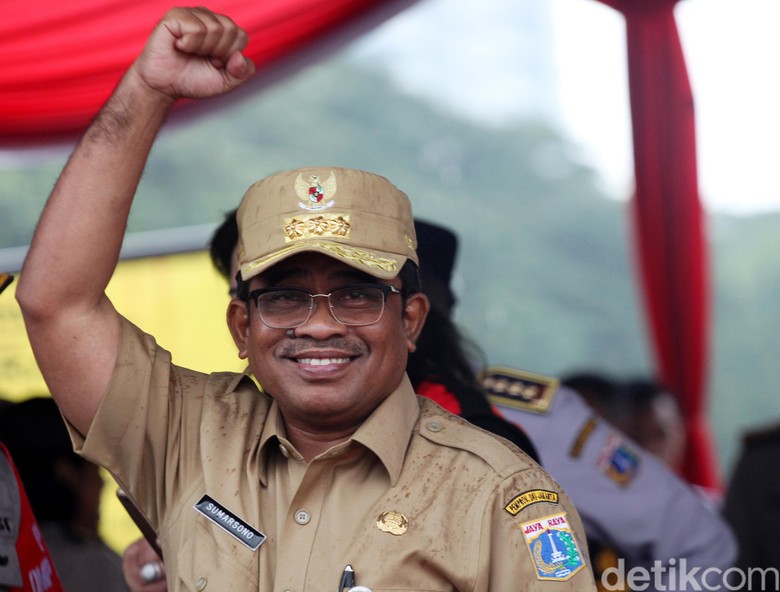 Sumarsono Pecat Lurah Pegadungan yang Tertangkap OTT Sumarsono Pecat Lurah Pegadungan yang Tertangkap OTT