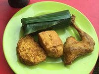 Ibu Bandung Raos Pisan Empal Penyet Dicocol Sambal Ibu Bandung Raos Pisan Empal Penyet Dicocol Sambal