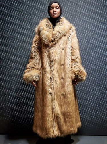 Pasca Tampil di Show Kanye West, Hijabers AS Jadi Model Cover Vogue