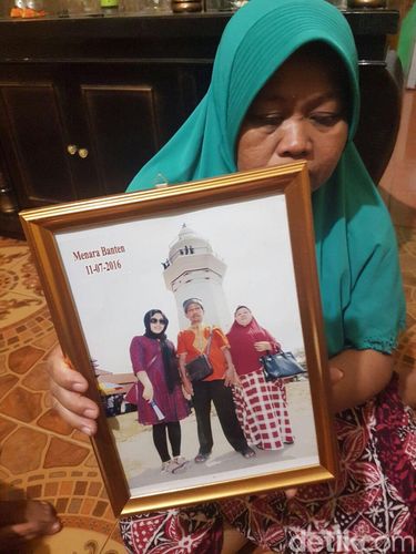  Ibunda Siti Aisyah, Benah saat ditemui di kediamannya di Serang, Jumat (17/2/2017)