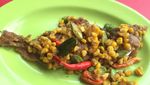 Enaknya Empal Penyet Dicocol Sambal Mentah Khas Sunda