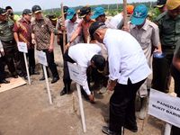  Jaga Ketahanan Pangan, Mentan Tanam Jagung Perdana di Pekanbaru